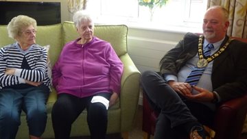 Mayor joins cheese and wine afternoon at Scunthorpe care home